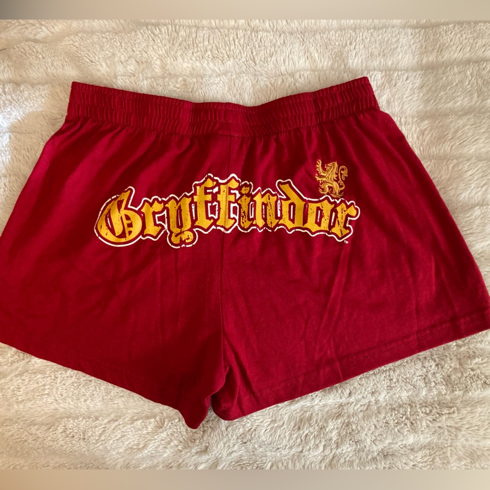BNWOT Universal Studios Wizarding World of Harry Potter Gryffindor Shorts, sz M